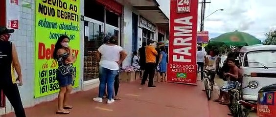 Movimento nas lojas e em restaurantes de Lulziânia (GO)
