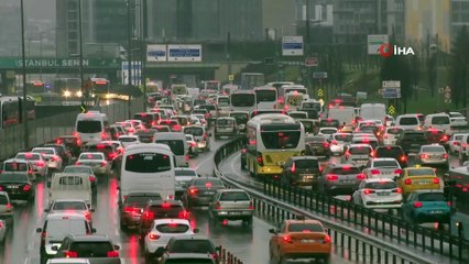 İstanbul'da Gök Gürültülü Sağanak Yağış Başladı