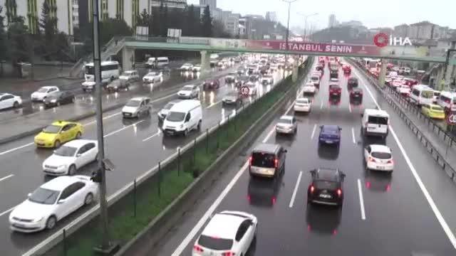 - İstanbul'da ani bastıran sağanak yağmur sonrası trafik yoğunluğu