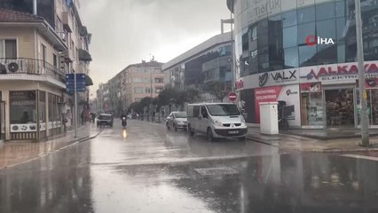Aniden bastıran sağanak, vatandaşları hazırlıksız yakaladı