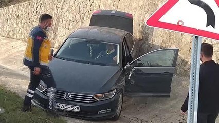 Virajı alamayan otomobil, kanala uçtu: 1 yaralı