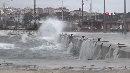 - Sinop'ta dev dalgalar sahili dövdü