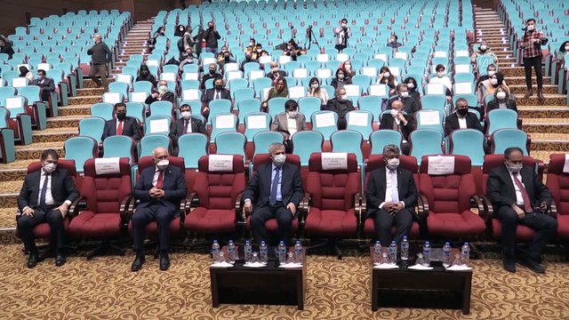 UŞAK - Acil sağlık çalışanları Uşak Üniversitesi tarafından tasarlanan yeni kıyafetlerini podyumda tanıttı