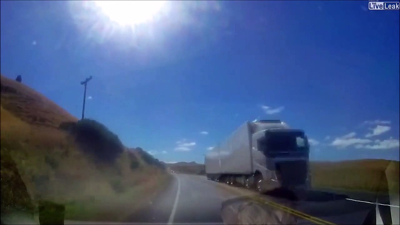 Il échappe de peu au pire mais reste zen derrière son volant