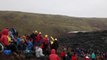 Preparan perritos calientes con la lava que vierte el volcán islandés Fagradalsfjall