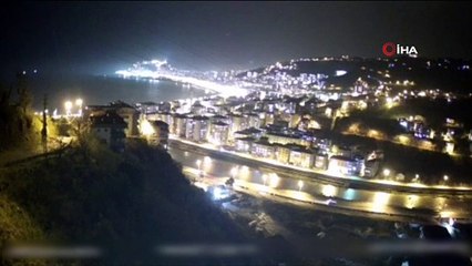 - Giresun’da şimşek ve yıldırımlar gökyüzünü aydınlattı