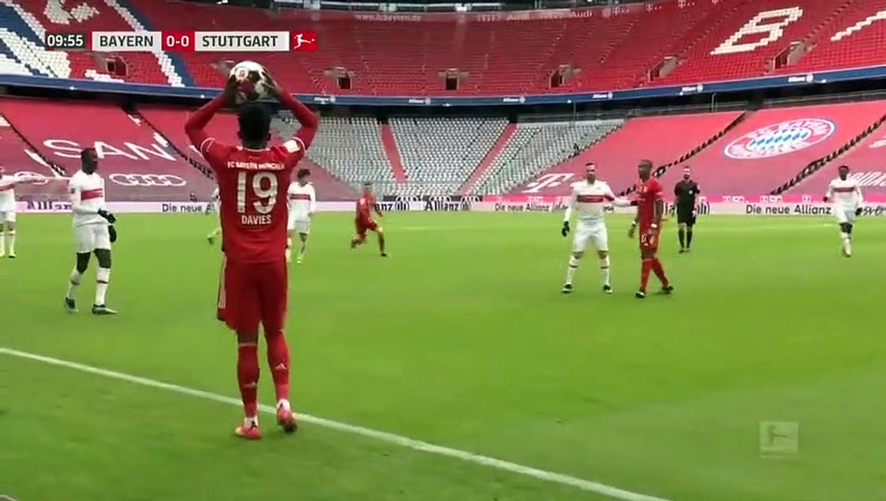 Alphonso Davies nhận thẻ đỏ đầu tiên trong sự nghiệp