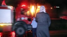 Mobilyacılar çarşısında yangın: 5 dükkan alevlere teslim oldu
