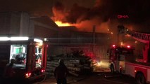 Son dakika haberleri... Sakarya'da atölyede çıkan yangın 4 dükkana sıçradı