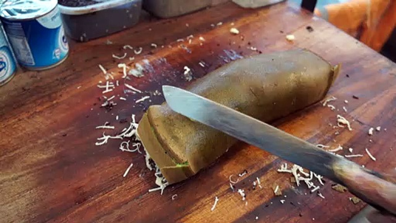 Martabak Cirebon. Martabak Manis Cirebon. Dengan adonan pandan dan digulung. Isian nya Coklat Kacang dan Keju.