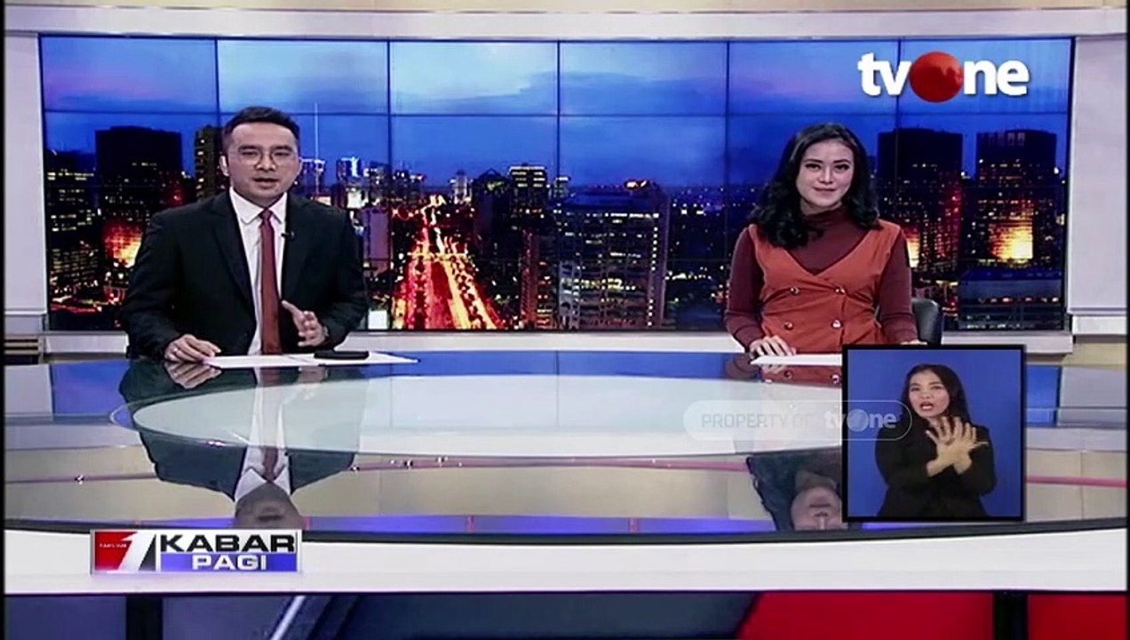 Ratusan Warga Sambut Kedatangan Jokowi Bagi-bagi Hadiah