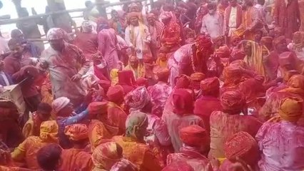 बरसाने की होली में बरसे लड्डू FULL VIDEO | Barsane Ki Holi FULL VIDEO VIRAL | Boldsky