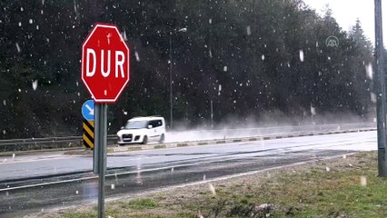 BOLU - Bolu Dağı'nda kar yağışı başladı