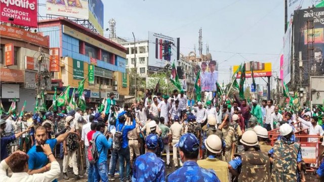 RJD workers protest, police uses water cannon