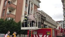 Son dakika haberleri! Evde çıkan yangında dumandan etkilenen yaşlı kadın hastaneye kaldırıldı