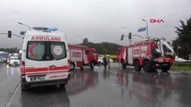 Arnavutköy'de yolcu minibüsü, hafriyat kamyonuna çarptı: 5 yolcu yaralandı