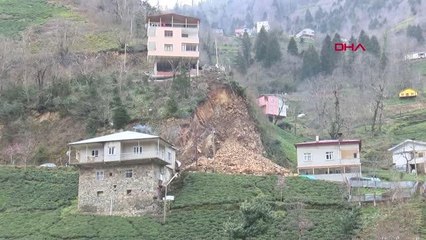 Rize'de heyelan; 3 ev tahliye edildi