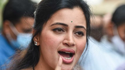 "Threatened in Parliament": Navneet Rana accuses Sena MP