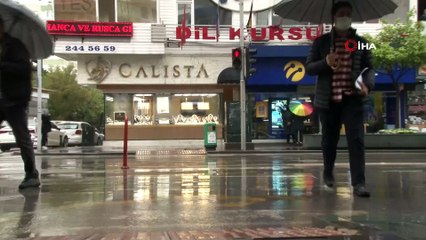 Antalya’da yağışlı hava hayatı olumsuz etkiledi
