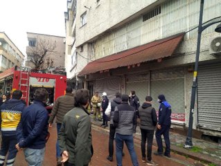 Son dakika haberi! Zeytinburnu'nda bodrum katında yangın: 1'i ağır 2 kişi yaralandı