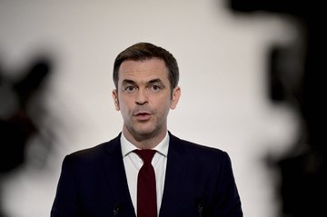 Covid-19 : Olivier Véran fustige le “cynisme” et la “lâcheté” de Marine Le Pen