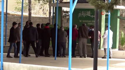 Kocası tarafından öldürülen kadın gözyaşları arasında toprağa verildi