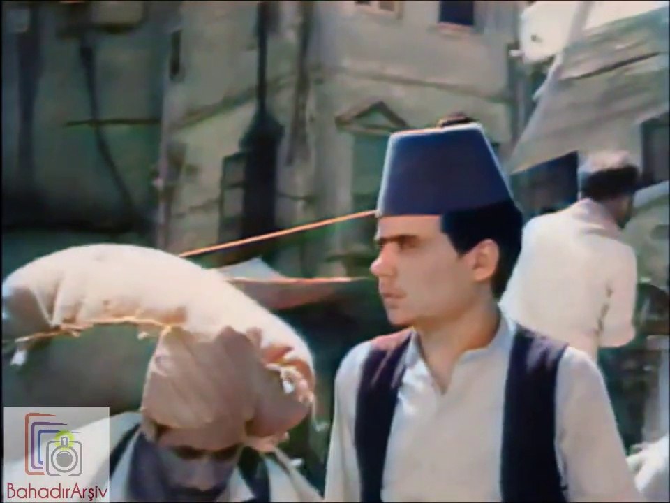 Old Istanbul cuts from the movie  "America America" dated 1963 (Colorized) / "America America" (1963) filminden eski İstanbul görüntüleri (Renkli)