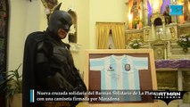 Nueva cruzada solidaria del Barman Solidario de La Plata, con una camiseta firmada por Maradona