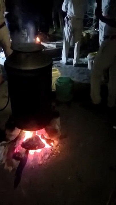 कच्ची शराब की 7 भर्तियां मौके पर नष्ट की गई, लगभग 2000 किलोग्राम लहन नष्ट किया गया