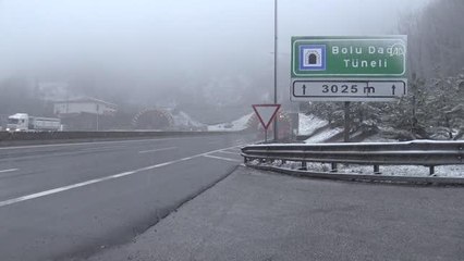 Bolu Dağı'nda kar yağışı etkili oluyor