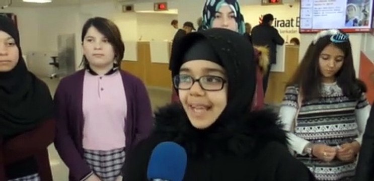 Öğrenciler harçlıklarını Mehmetçiğe gönderdi