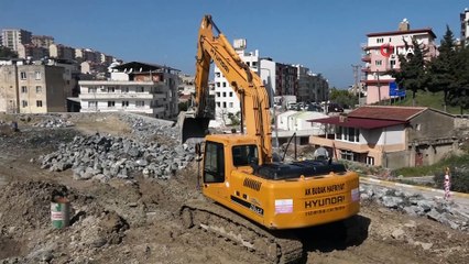 İkiçeşmelik Mahallesi’nde yağmur suyu hattı çalışmaları devam ediyor