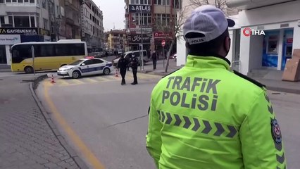 Aksaray’da fırtına çatıları uçurdu, ağaçları devirdi