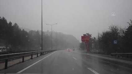 Kar yağışı ulaşımı olumsuz etkiliyor