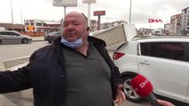 AKSARAY Aksaray'da seyir halindeki otomobilin üzerine reklam panosu devrildi