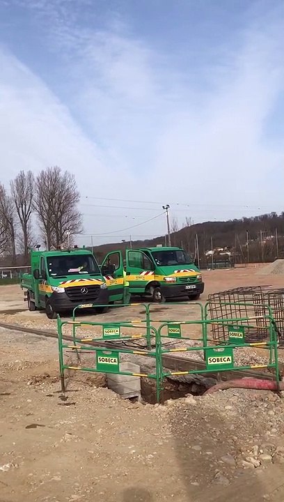 Les travaux pour le terrain synthétique avancent !