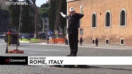 Os "pizzardoni" estão de volta à Praça Veneza