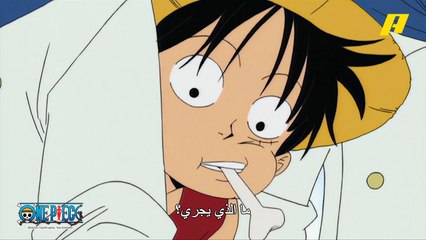 سمكة مفترسة تصعد من أعماق الماء وهي تبتلع أحدهم في لحظة مرعبة