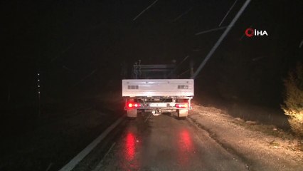 Denizli-Antalya karayolunda etkili olan kar ve sis ulaşımı olumsuz etkiledi