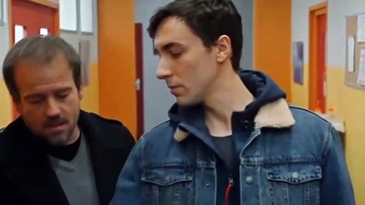 Plus belle la vie en avance - Berger balance des informations à Jean-Paul !