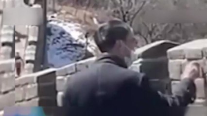 中, 만리장성에 이름 새긴 관광객 3명 붙잡아 구류 / YTN