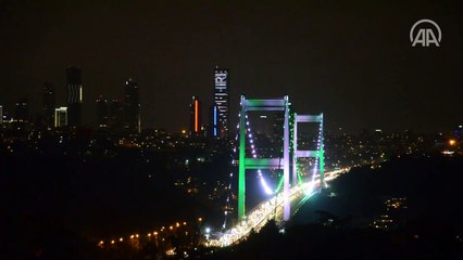 İstanbul'un köprülerinde Pakistan Milli Günü için yeşil-beyaz aydınlatma