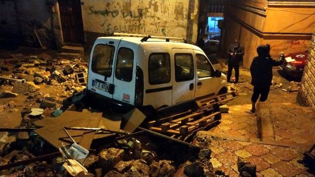 Kahramanmaraş'ta şiddetli yağmur sonrası okulun istinat duvarı çöktü