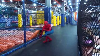 20.SPIDER-MAN vs TRAMPOLINE Người nhện Jump Arena