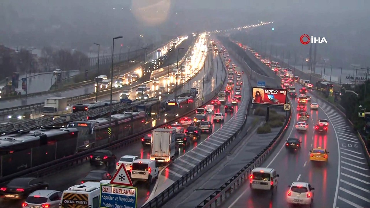 Sabah saatlerinde kent genelinde kar yağışı etkili oldu