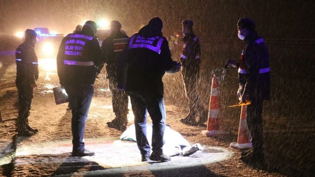 TEM’de otobüsten indirildi, feci şekilde can verdi