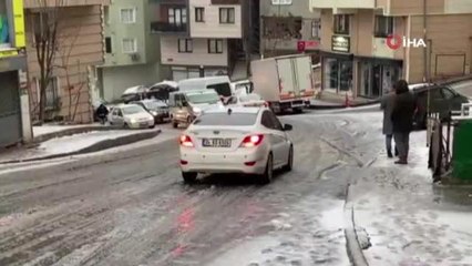 Araçlar karda kaydı, sürücüler yokuşlardan güçlükçe çıktı