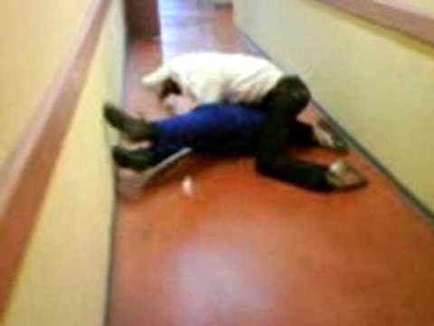 Bagard, Baston dans couloir au lycée