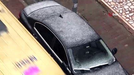 Avcılar'da dolu ardından kar yağışı beyaz örtü oluşturdu