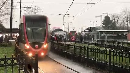 Download Video: İstanbul'da sabah saatlerinde başlayan kar yağışı etkisini artırarak devam ediyor